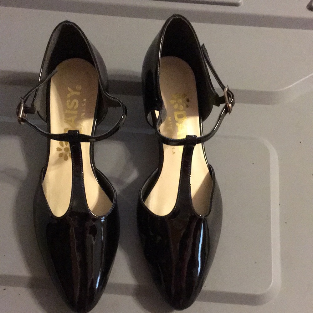 Girls size 4B Patton leather black dress shoes.